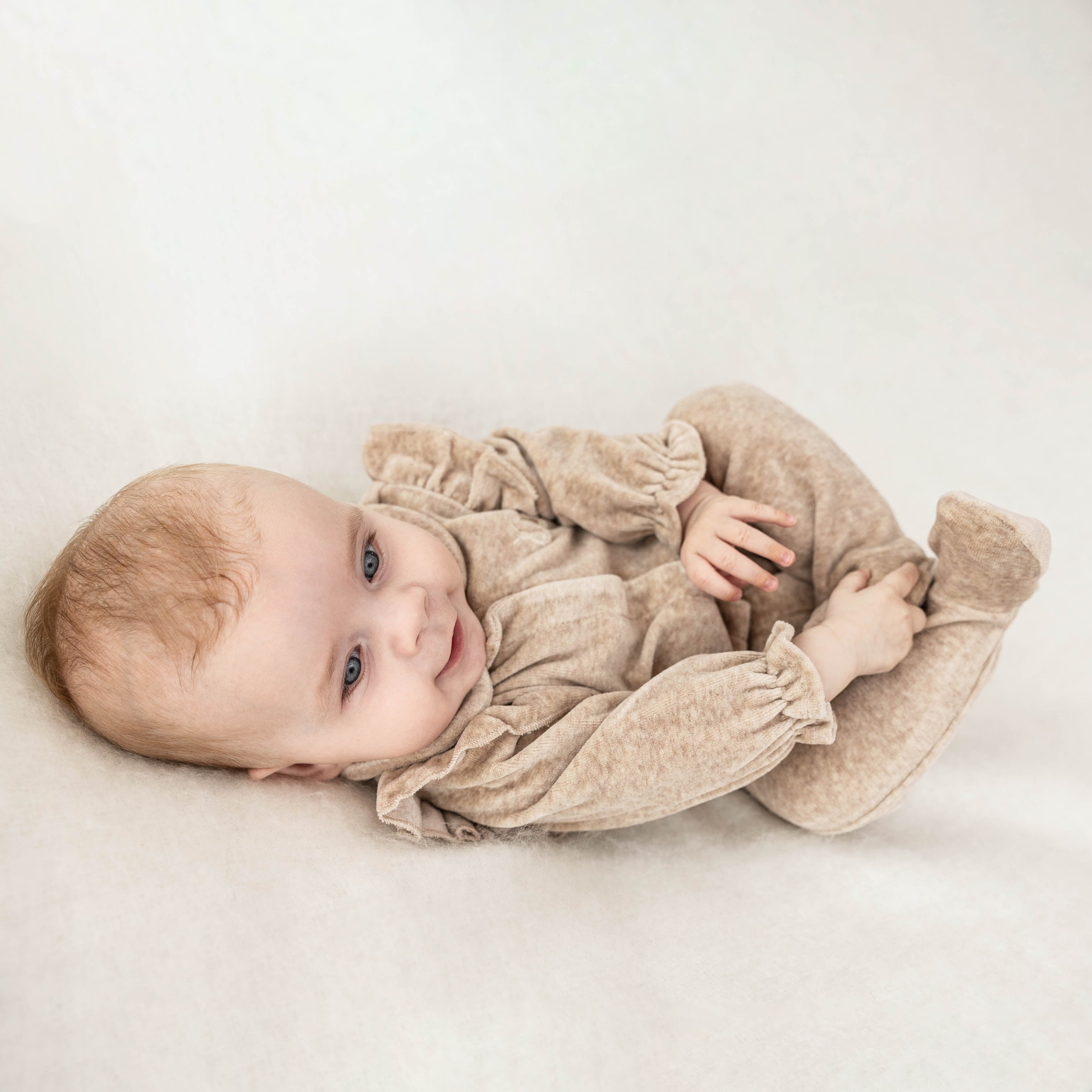 Poetree babypakje velours met ruffles