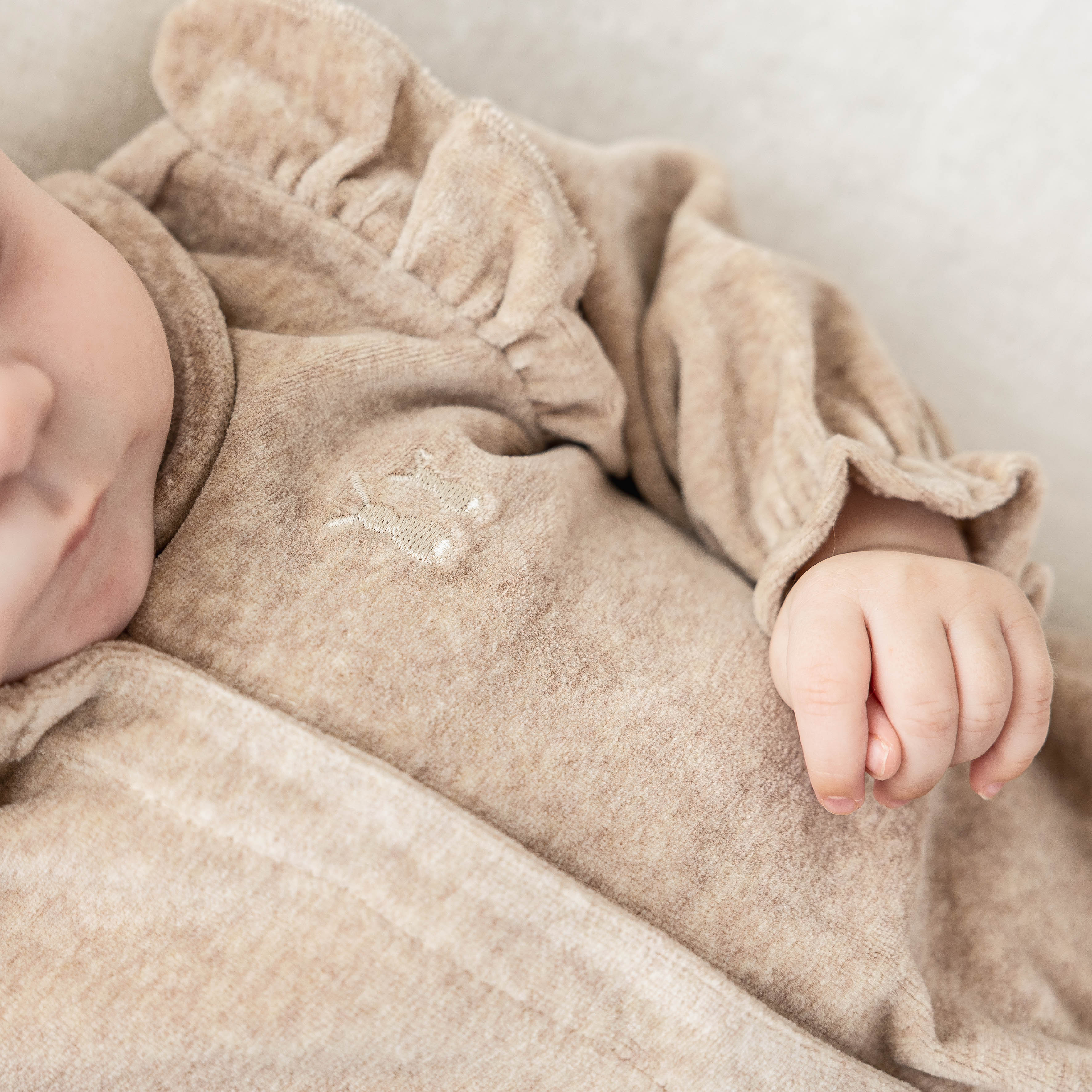 Poetree babypakje velours met ruffles